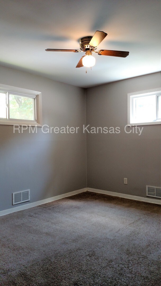Building Photo - 3116 E Gregory Blvd