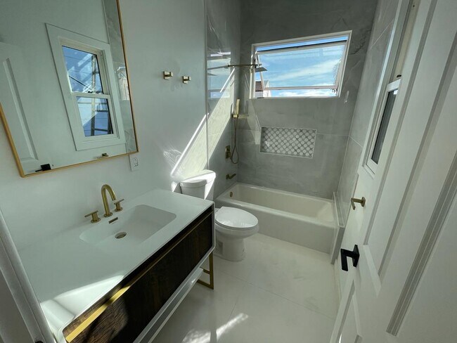 Building Photo - 1211 Guerrero St