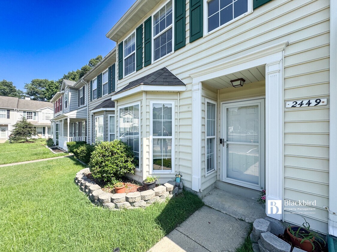Foto principal - 2449 Sagewood Ct