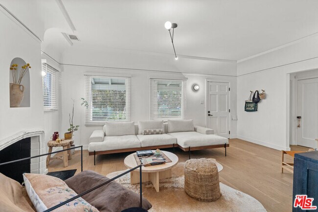 Foto del edificio - 2921 Hillcrest Dr
