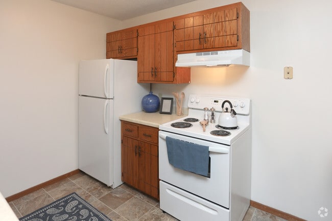2BR, 1BA, Model - 975 SF - Upper Town Apartments