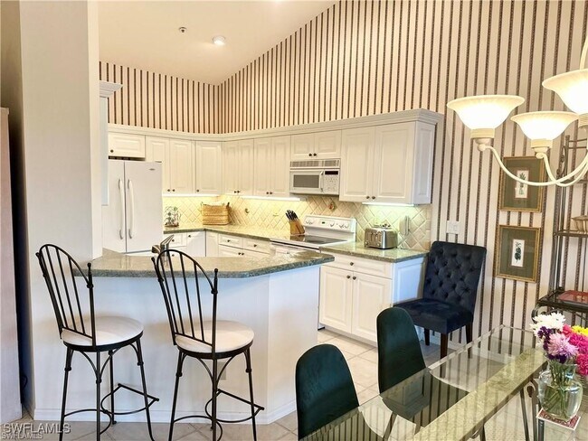 Foto del edificio - 27080 Lake Harbor Ct