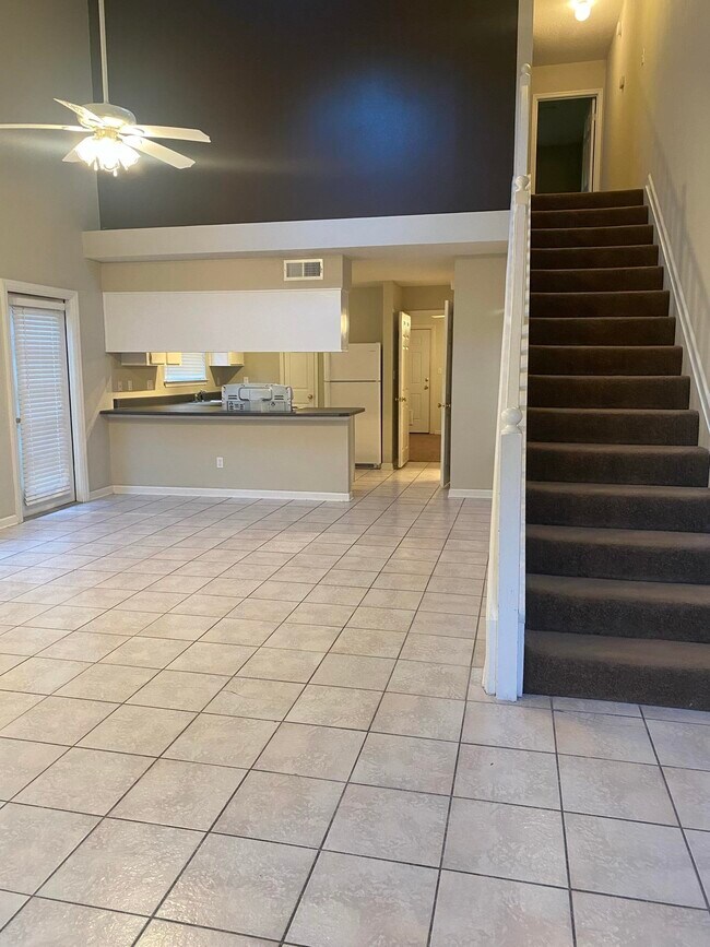 Foto del edificio - 2507 Golden Park Ln