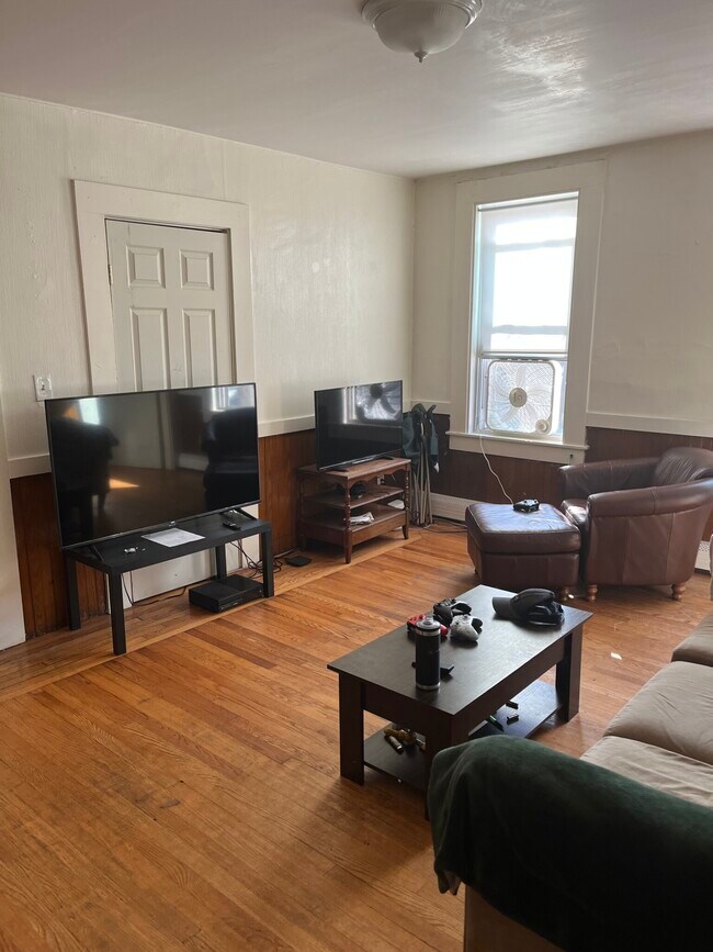 Foto del edificio - 53 W 7th St