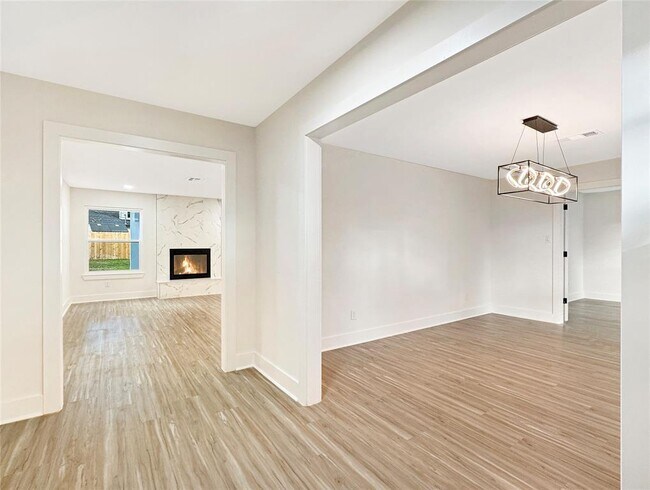 Building Photo - 5034 Oak Shadows Dr