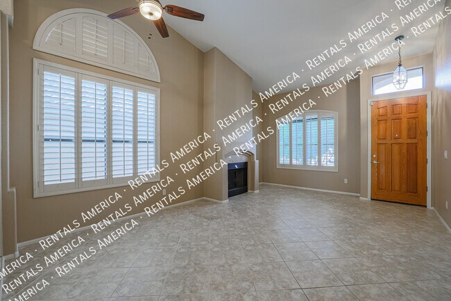 Foto del edificio - 263 E Ashurst Dr