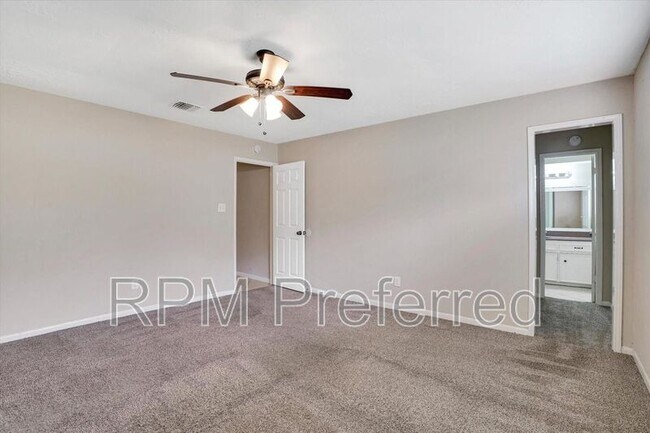 Foto del edificio - 9414 Willow Meadow Dr