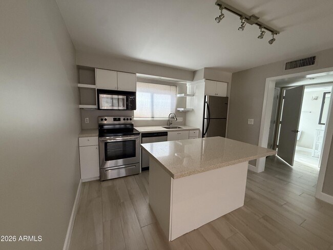 Foto del edificio - 7601 E 2nd St