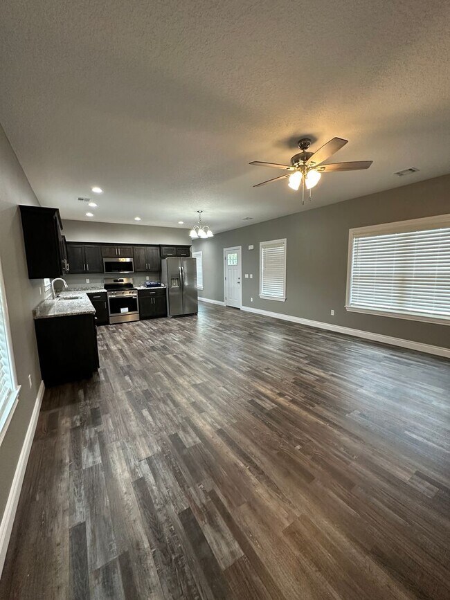 Foto del edificio - For lease: 3 Bed, 2 Bath Home Rural Neosho...