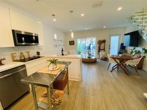 Building Photo - 798 Crandon Blvd