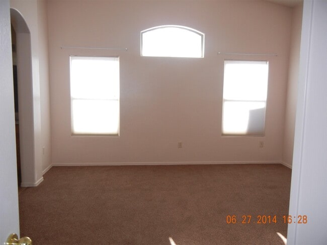 Building Photo - 8901 N Misty Brook Dr