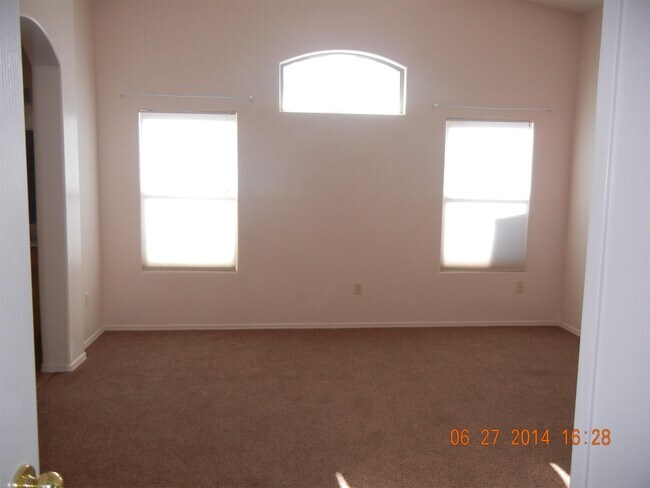 Foto del edificio - 8901 N Misty Brook Dr