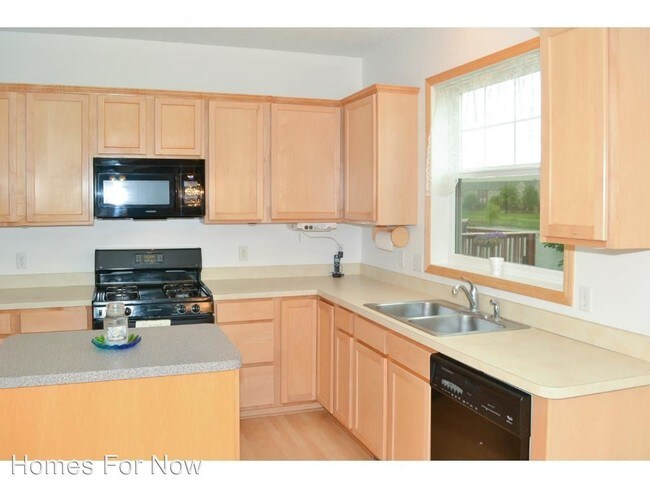 Building Photo - 11370 Goodhue St NE