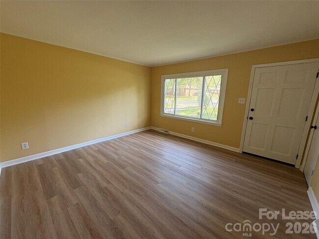 Foto del edificio - 800 Carrington Dr