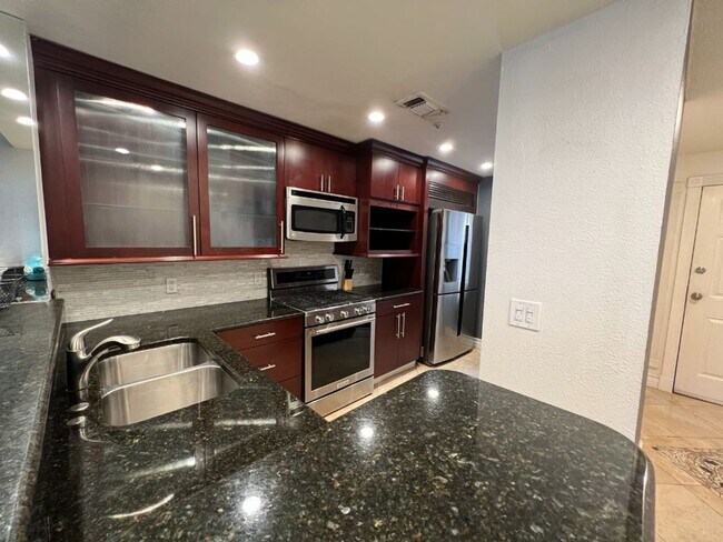 Foto del edificio - Luxurious 2 Bed/2 Bath Condo: Resort Living Just Minutes from the Las Vegas Strip!