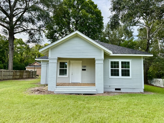 Building Photo - 121 E Kerr Ave