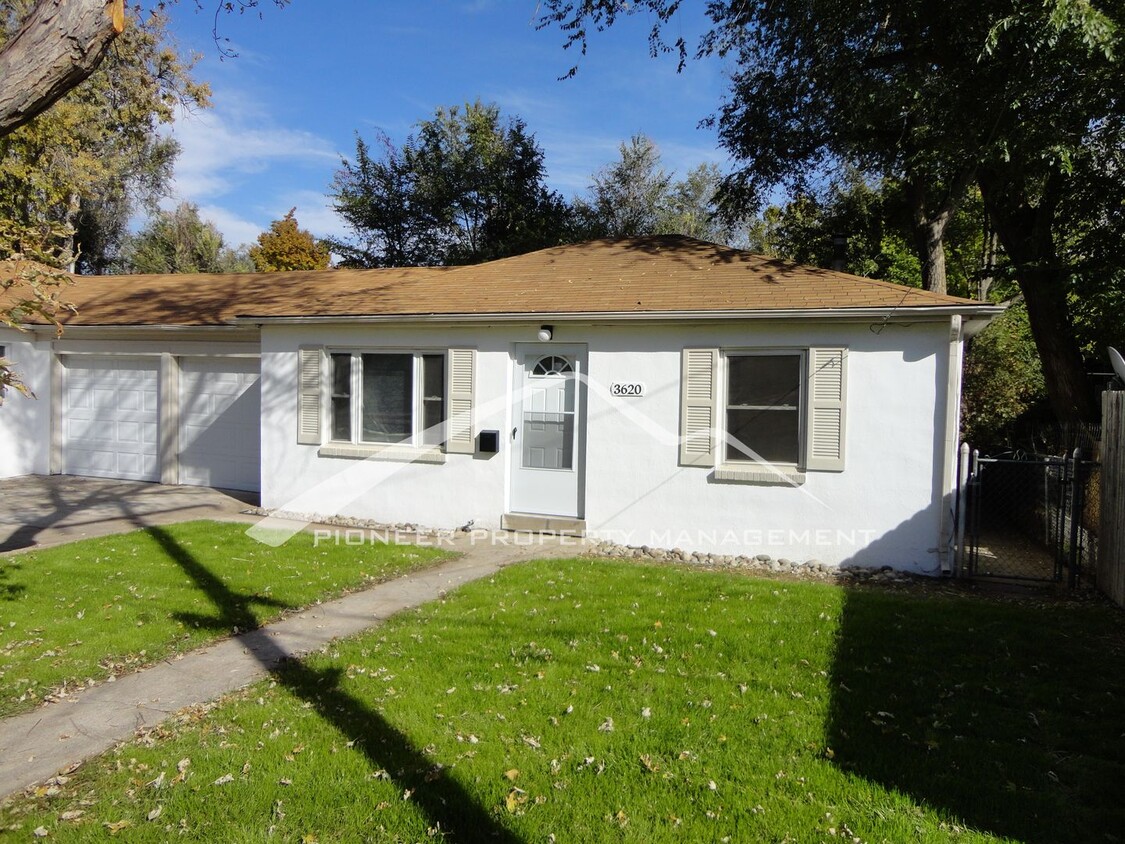 Primary Photo - Updated 1/2 Duplex with Washer/Dryer and F...