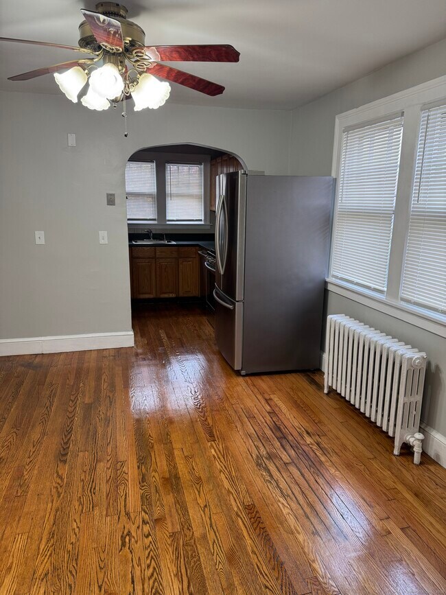 Foto del edificio - 114 Kneeland Rd