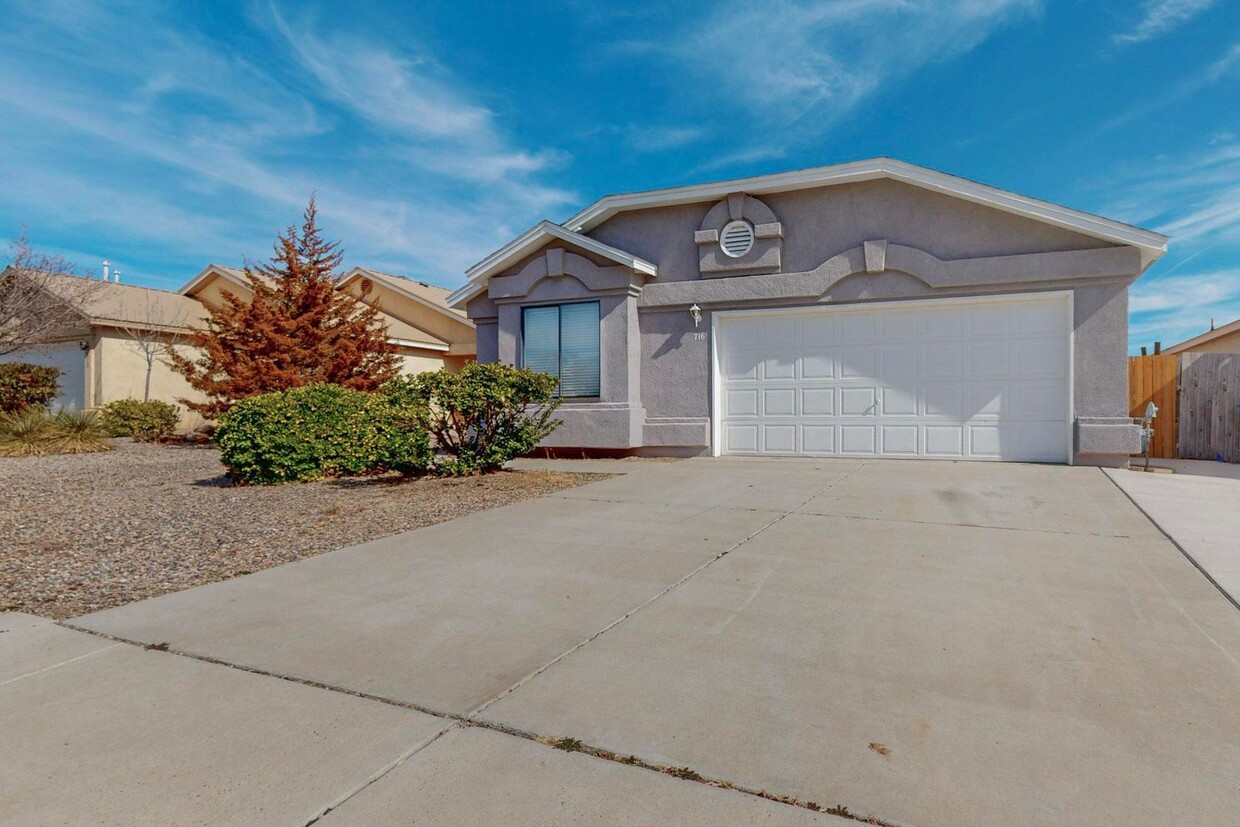 Primary Photo - STUNNING Two Bedroom 2 Bath With office an...