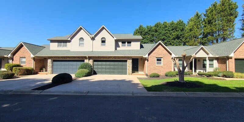 Primary Photo - 100 Pinnacle Ln, Easley, SC
