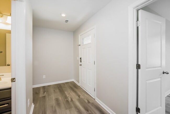 Building Photo - 224 Nottingham Ln