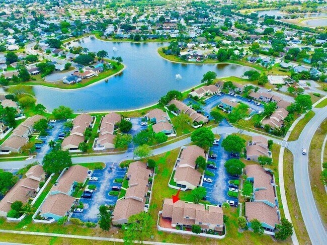 Foto del edificio - 104 Lakewood Dr