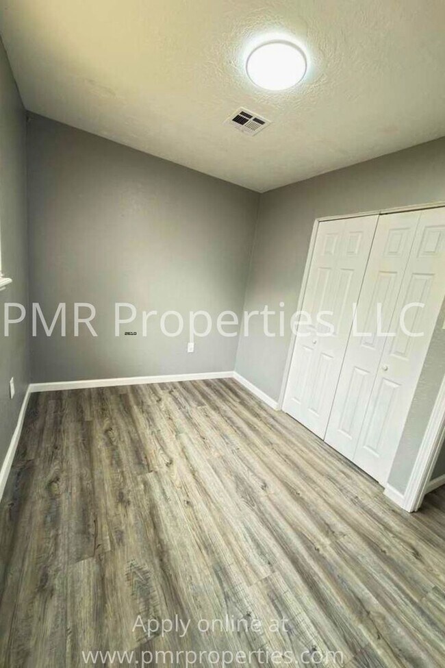 Building Photo - 409 NW Glendale Dr