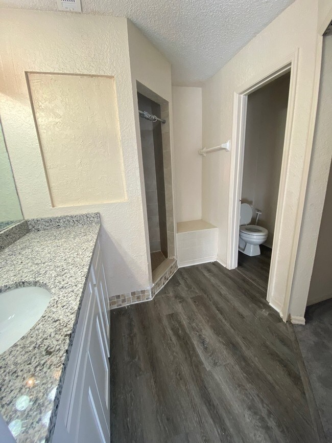 Foto del edificio - 2941 Antique Oaks Cir