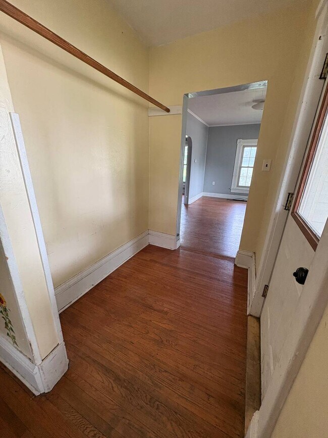 Building Photo - 209 2nd Ave SE