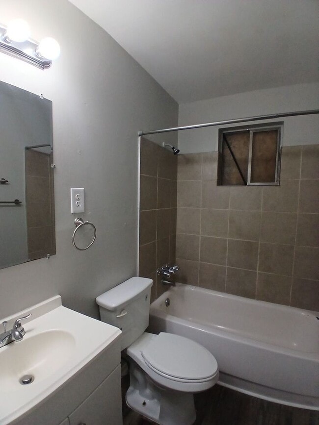 Building Photo - Newly remodeled two-bedroom, one-bath duplex