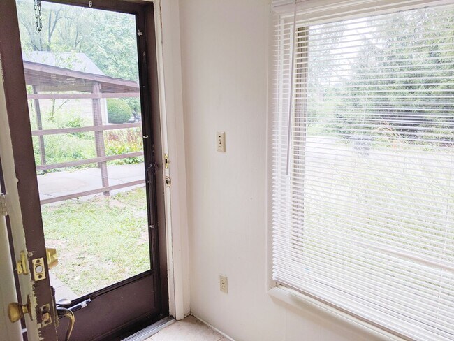Foto del edificio - 214 S Hillsdale Ct