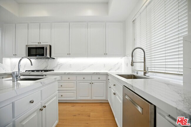 Building Photo - 6440 Lunita Rd