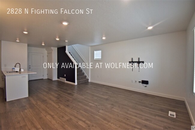 Building Photo - Beautiful 3 Bedroom Layton Townhome!