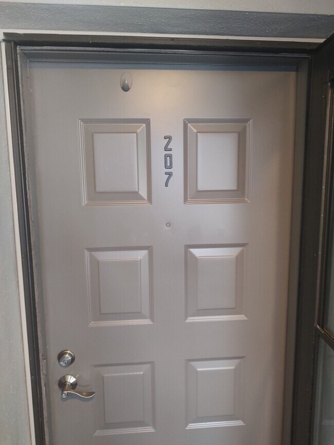 Building Photo - "$200 move in special!! 2-Bed, 2-Bath Cond...