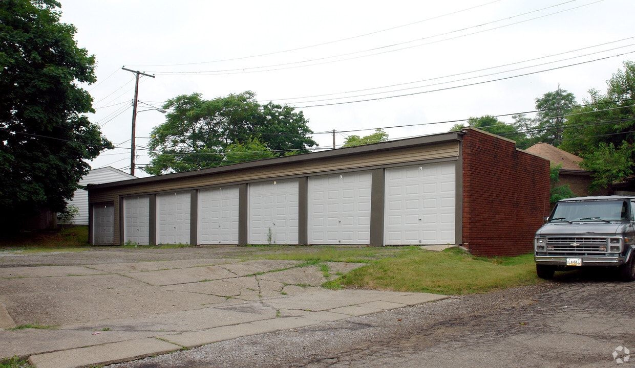 Building Photo - 1653 Woodland Ave NW