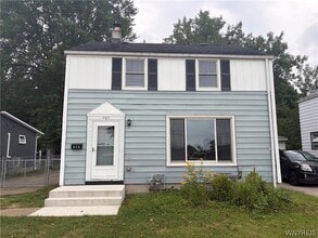 Building Photo - 767 St Lawrence Ave