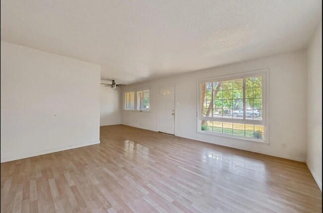 Building Photo - Charming 3-Bedroom Home with Spacious Yard...