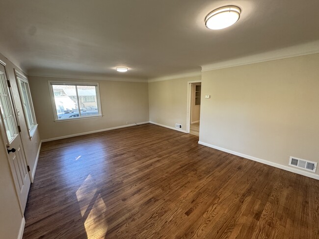 Building Photo - 216 S 11th Ave