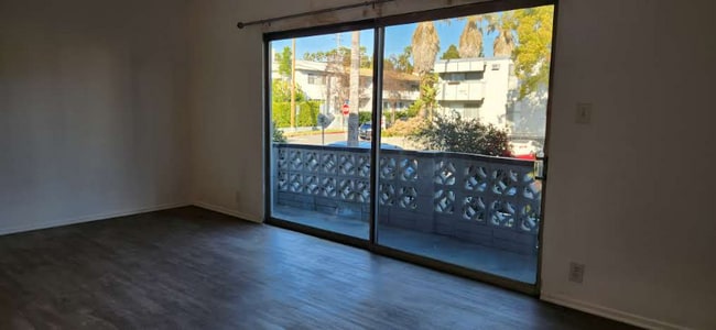 Building Photo - 545 Hayworth Ave