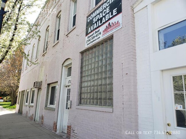 Building Photo - 172 Riley St