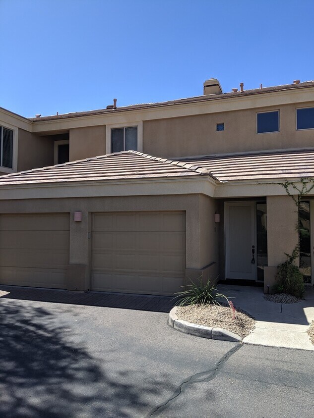 Primary Photo - Beautiful two story condo for rent in Cany...