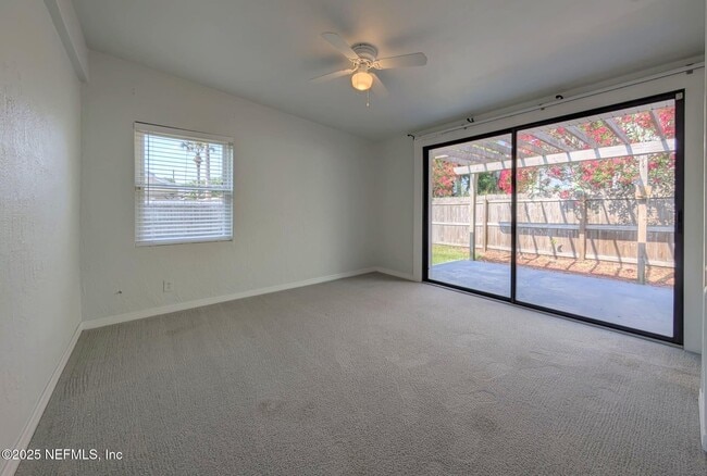 Building Photo - 802 8th Ave N