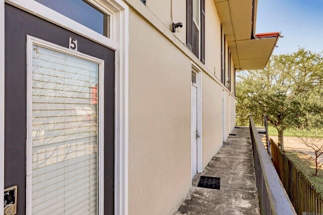 Foto del edificio - 3005 Highland Rd