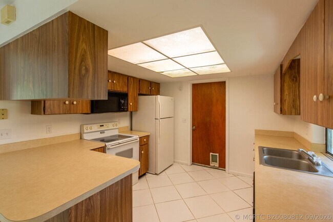 Foto del edificio - 815 Peppertree Ct