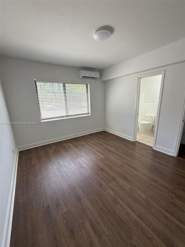 Foto del edificio - 505 NE 82nd St