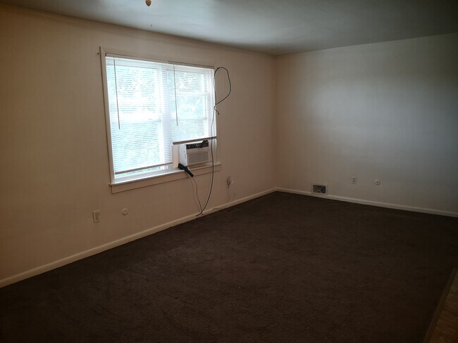 Living Room - 120 S Negley Ave