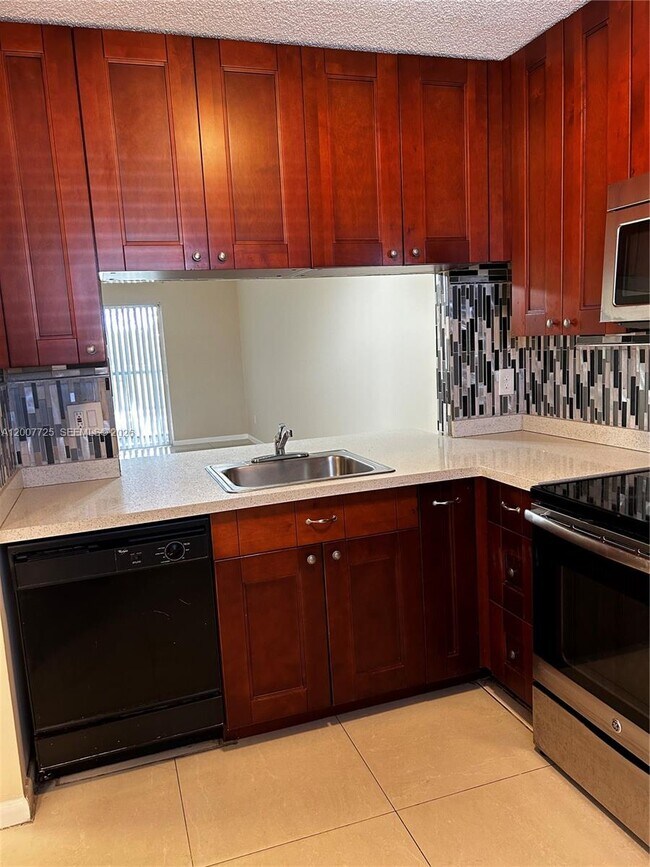 Foto del edificio - 713 NW 103rd Terrace