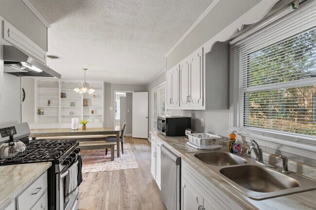 Foto del edificio - 1217 Woodbridge Dr