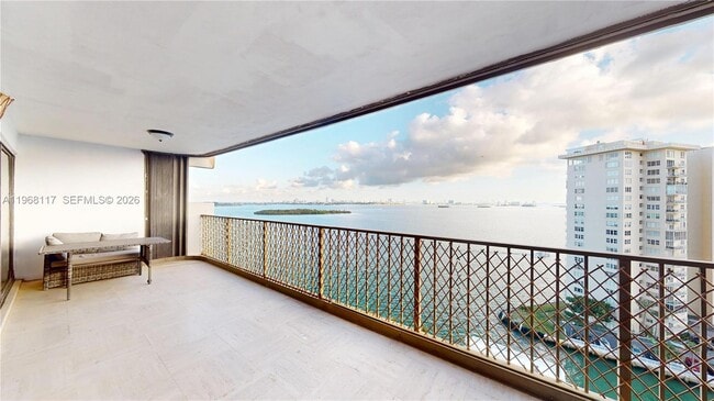 Building Photo - 1800 NE 114th St