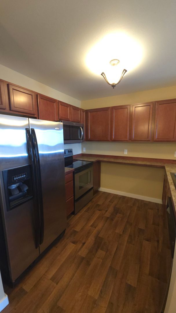 Building Photo - Amazing 2 Bedroom, 2 Bath Condo With 24-Ho...